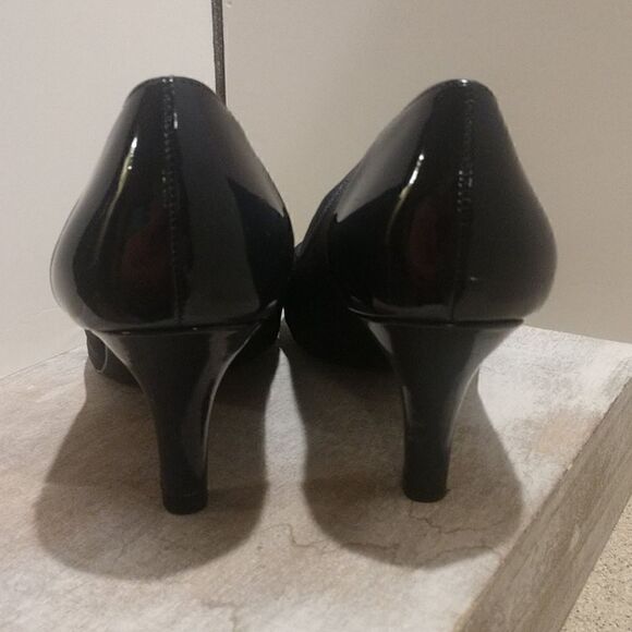 👍 Size 10 WIDE Navy Cap Toe Heels. A11 - Picture 4 of 4